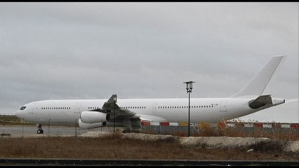 Francia, bloccato volo con 303 indiani: sospetto traffico esseri umani