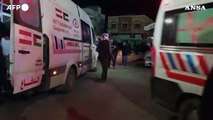 Attacco notturno su Gaza, morti e feriti portati all'ospedale Al-Aqsa