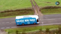 El PP de Galicia felicita la Navidad con Alfonso Rueda convertido en conductor de un autobús