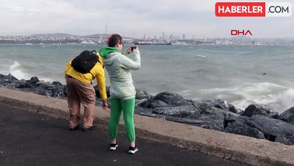 İstanbul'da Fırtına Uyarısı: Dev Dalgalar Oluştu