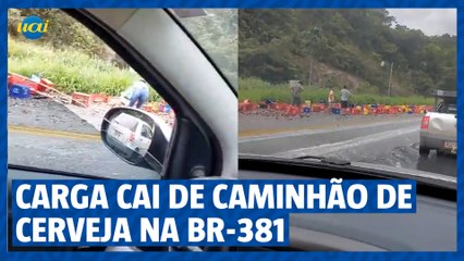 Carga de caminhão de cerveja cai na BR-381