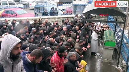 Erzurum'da Trafik Işıklarında Eski Arkadaşını Bıçaklayarak Öldüren Genç Tutuklandı