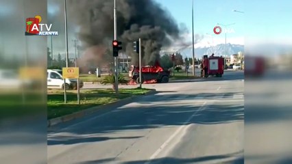 Yanan otomobil bomba gibi patladı