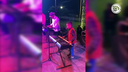 El pequeño "chucho tecladista", ahora compartió escenario con Jimmy sale calor
