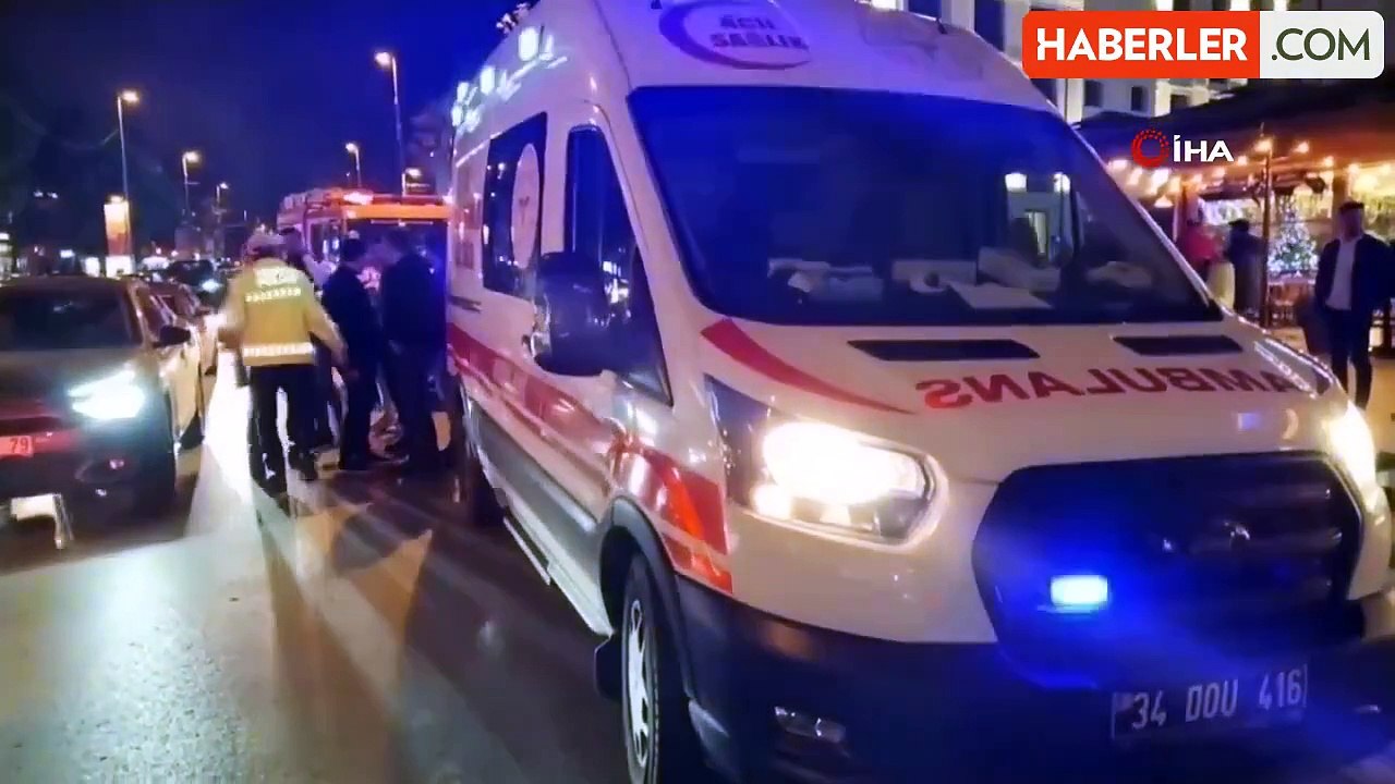 Kadıköy'de Makas Atan Araç Başka Bir Araça Çarptı