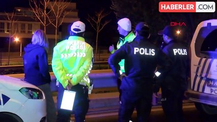 Alkollü sürücünün otomobili demir korkuluklarda askıda kaldı