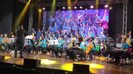 Coral Fênix - Os amigos de Deus | Uma noite de arrepiar com vozes e orquestra maravilhosa 2