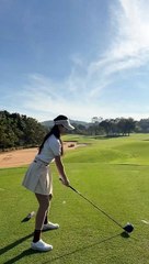 After all, it’s overseas golf in winter! Pro Eunji Lee’s driver shot!  역시 겨울엔 해외골프지! 이은지프로의 드라이버샷! ddol_golf  Después de todo, ¡en invierno es golf en el extranjero!