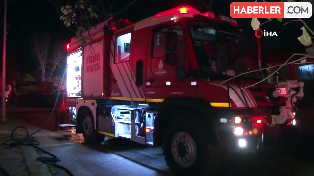 Kartal'da bir iş yerinin çatısından dumanlar yükseldi
