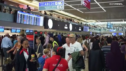 شاهد: موظفون في مطار جنيف يضربون عن العمل بسبب نزاع مع شركة "دناتا" الإماراتية