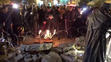 Nativity scene in Bethlehem created with rubble and razor wire amid Israel-Hamas war