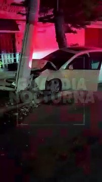 #Preliminar Aparatoso choque derivado de no respetar el rojo del semáforo dejó daños en calles de la colonia Ciudad de los Niños, en Zapopan #GuardiaNocturna