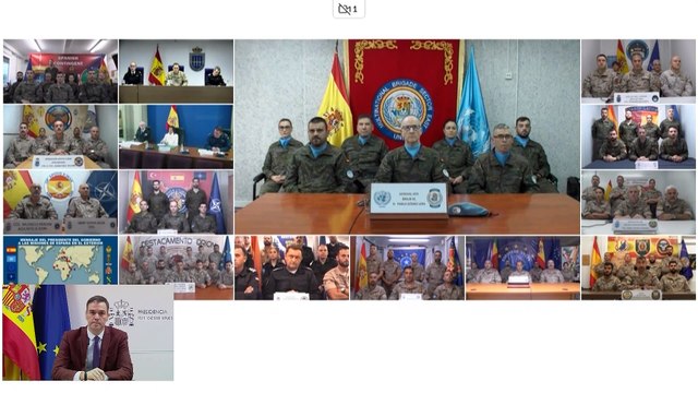 Sánchez y Robles reconocen la dedicación de los militares desplegados en el exterior