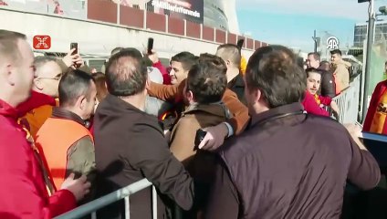 Erden Timur'dan Derbi Yorumu: Galatasaray Taraftarlarıyla Buluşma 🦁