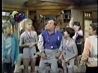 Just the Ten of Us S03E14 Poetic Justice