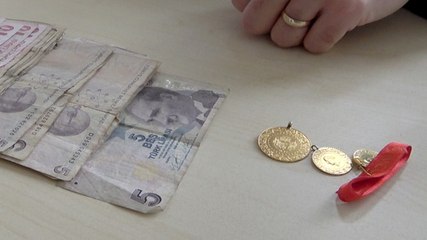 Tasarruflu dilenci topladığı parayı altına yatırmış