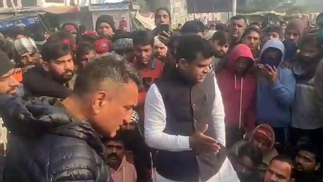 व्यापारी पर हमले के आरोपियों की गिरफ्तारी के लिए लगाया जाम