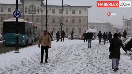 Sivas'ta kar yağışı etkili oldu, kartpostallık görüntüler oluştu