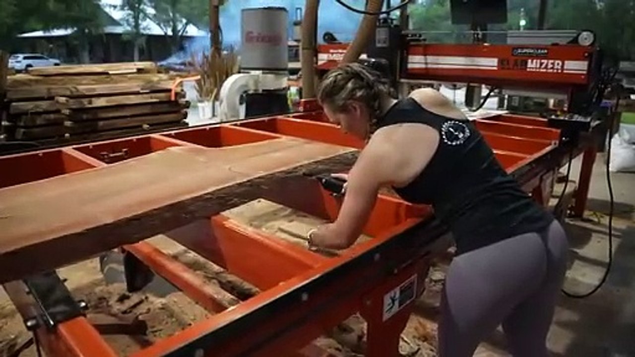 Amazing Flattening Slabs On A Rainy Day WoodMizer MB200