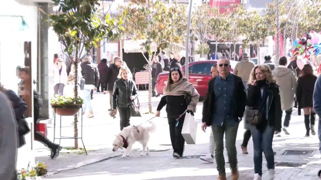 Πλημμύρισε με κόσμο το κέντρο της Λαμίας - Οι πολίτες έκαναν τα ψώνια της τελευταίας στιγμής