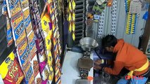 Video: The miscreants entered the shop by cutting the bedsheet, took a