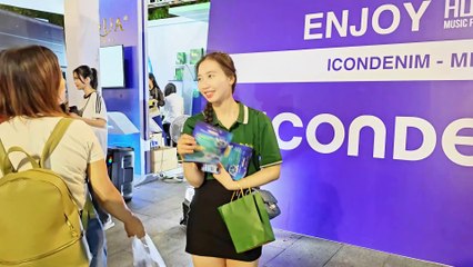 Christmas Eve at Nguyen Hue Walking street