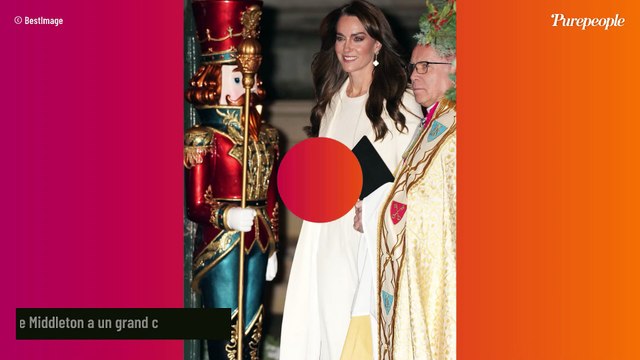 Kate Middleton sublime dans un cardigan festif lors d'une visite surprise
