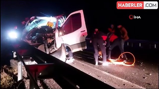 Uşak'ta kamyon ve kamyonetin karıştığı kazada 1 kişi hayatını kaybetti
