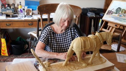 West Australian artist finds sculpting success at age 92