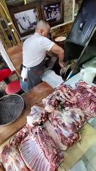 ÇORUM TANDIR KEBABI Haftasonu Çorum’u ziyaret edince şehir ile özdeşleşmiş bu özel Kebap için @kebapci_zade_19 ‘a gidip 4.kuşak Nurettin kardeşimizle bu özel
