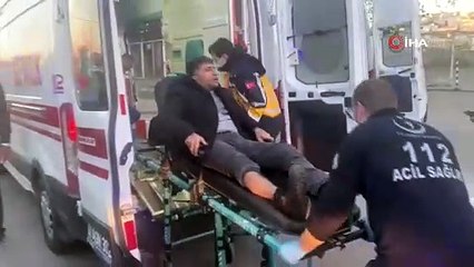 Kocaeli’de minibüs yol ayrımındaki bariyere çarptı : 15 yaralı