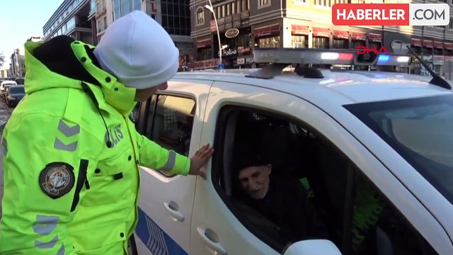 Görme Engelli Aydın Eke'ye Polis Yardımı