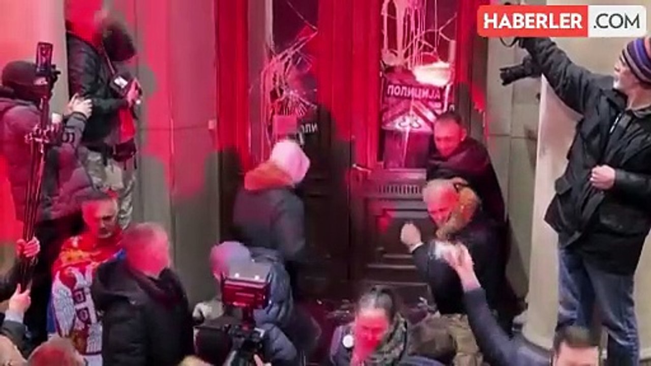 Sırbistan'da Seçim Hilesi İddiası: Göstericilere Polis Müdahalesi