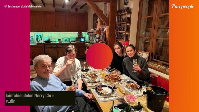 Photos : Alain Delon souriant et en famille pour fêter Noël. Quel plaisir !