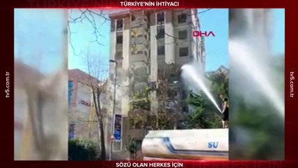 İstanbul'da yıkım sırasında bina caddeye çöktü