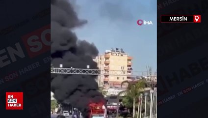 Mersin'de alev alan minibüs demir yığınına döndü