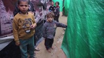 أطفال غزة بلا ملابس ولا أحذية كافية لحمايتهم من برد فصل الشتاء