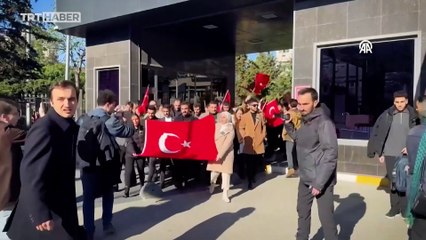 İstanbul'da öğrenciler şehitler için yürüdü