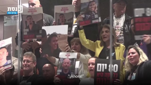Familiares de los secuestrados por Hamás abuchean a Netanyahu en el Parlamento