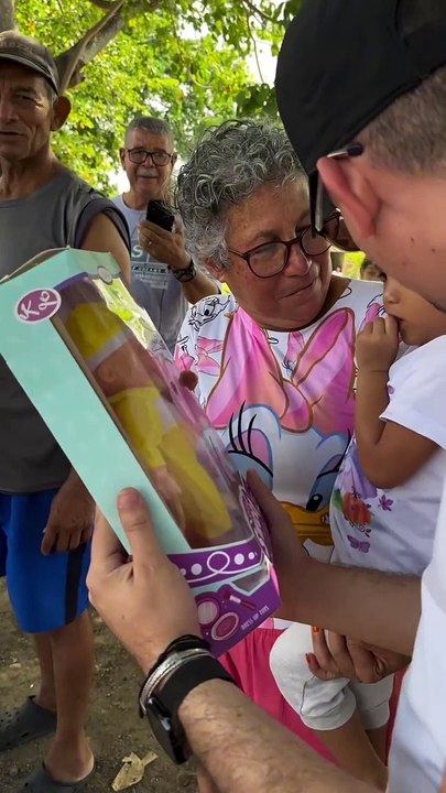 Wisin regaló juguetes a los niños venezolanos