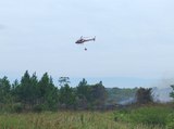 Incêndio florestal mobiliza helicóptero na Grande Florianópolis