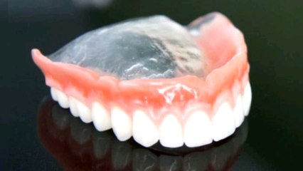 طقم الاسنان المتحرك الشفاف Transparent removable dentures