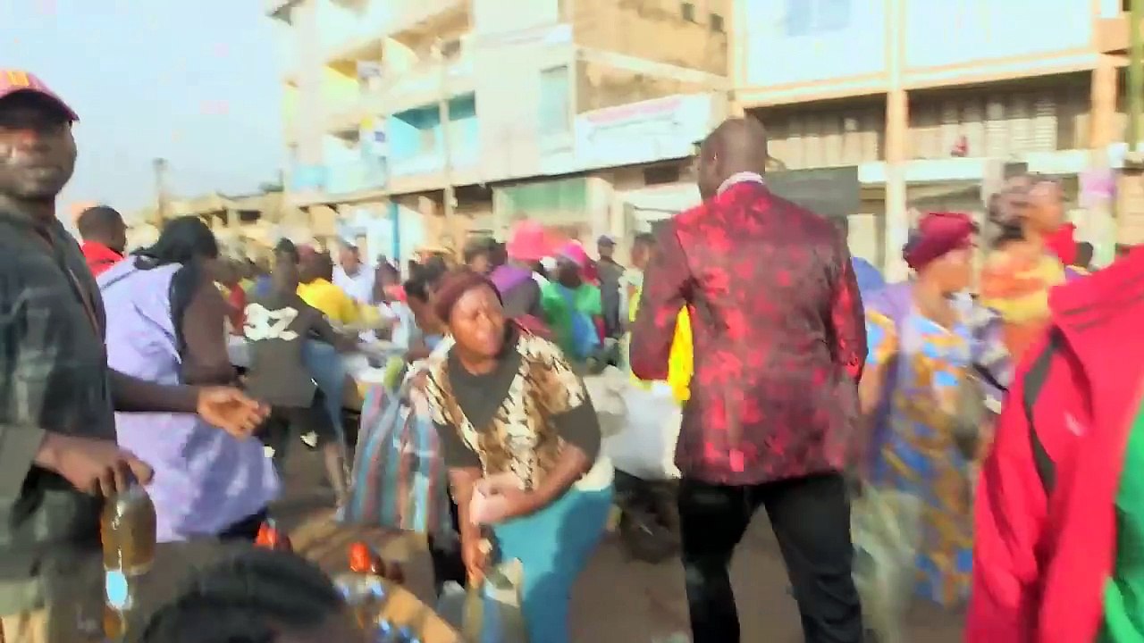 Afrique _ poubelle des déchets plastiques de l'Occident - Pollution - Documentai