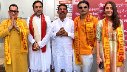 Pankaj Tripathi सहित Main Atal Hoon की पूरी टीम ने सिद्धीविनायक मंदिर में आई नजर