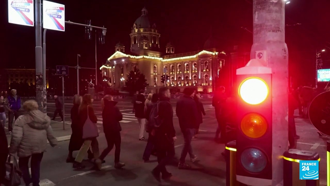 Por décimo día consecutivo, manifestantes serbios denuncian fraude electoral