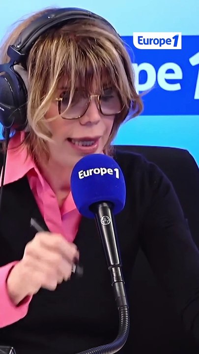 David Hallyday répond à Jade et Joy qui affirmaient "avoir été abandonnées par leur frère", évoquant à demi-mots leur manipulation : "C'est triste de mettre des enfants à cette place inconfortable"