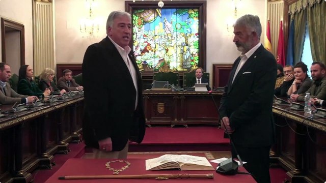 Joseba Asiron, nuevo alcalde de Pamplona, tras un debate bronco