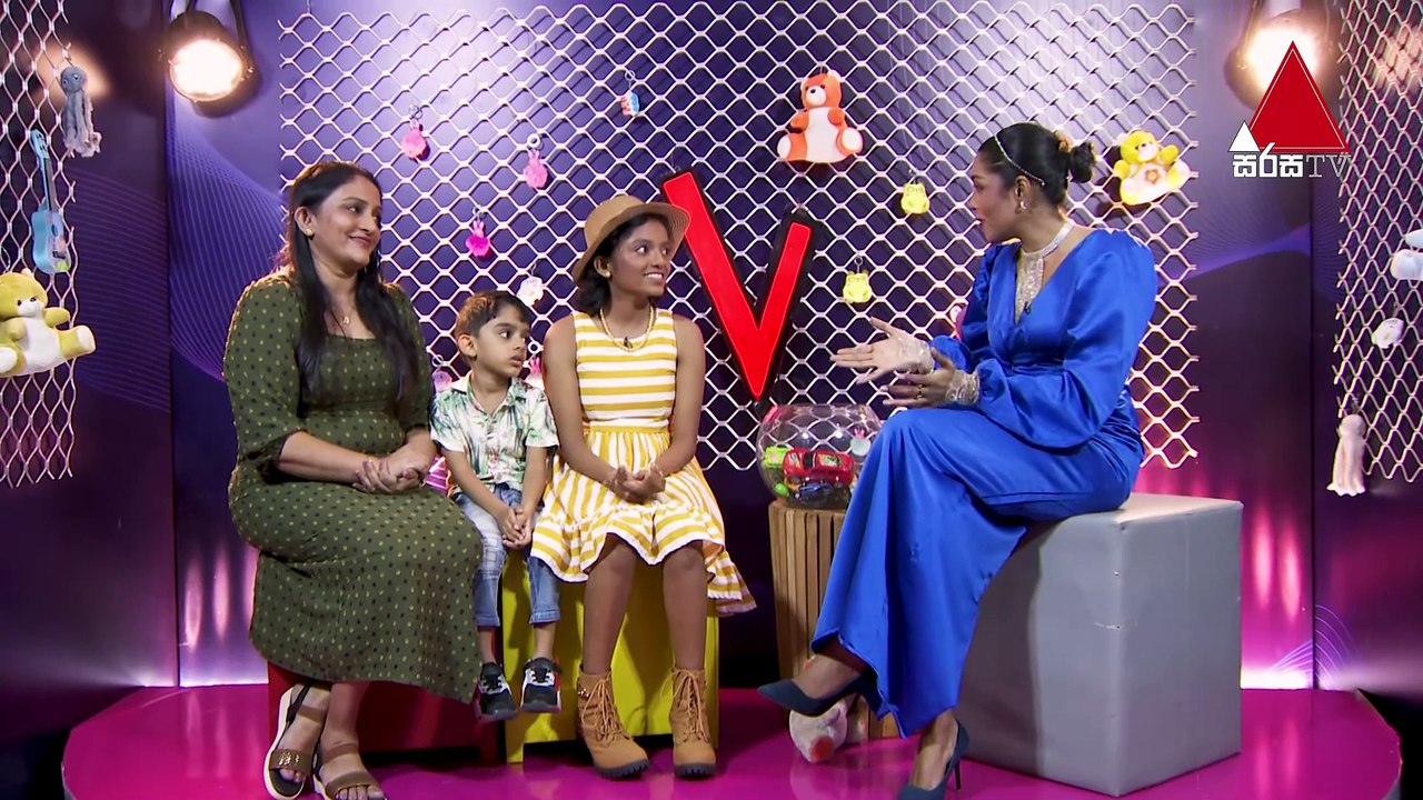 එයාගේ සින්දු වලට ගොඩක් මං ආසයිපොඩි කාලේ ඉඳන් voice වල sing කරන්න ආසාවෙන් බලන් හිටියා