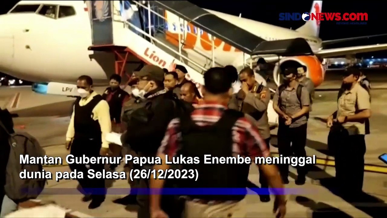 Breaking News! Mantan Gubernur Papua Lukas Enem...