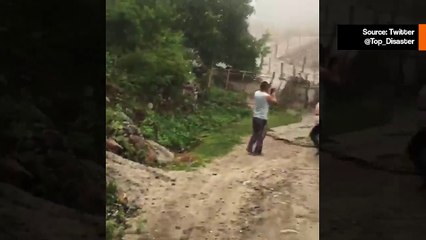 Mudansivu oli täysin huuhtoutunut mutavyöryssä Catamarcan Argentiinassa, ja kaupunki oli täysin eristetty.